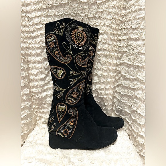 Chocolat Blu Embroidered Knee High Platform Boots, Size 7 - Picture 3 of 9
